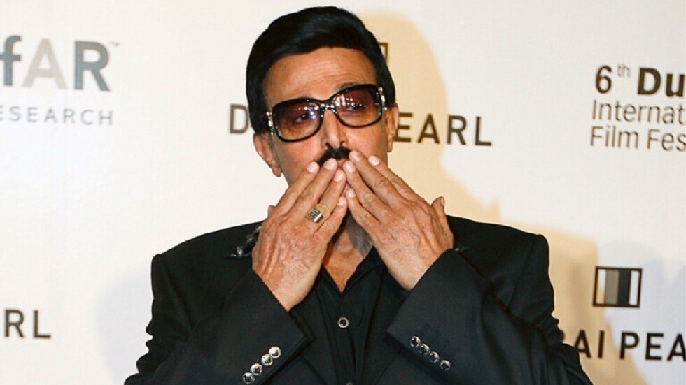 مقطع فيديو للراحل سمير غانم وهو يبكي في العراق