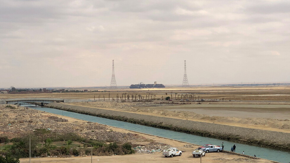 "رويترز": تعرض سفينة حاويات لحادث في قناة السويس