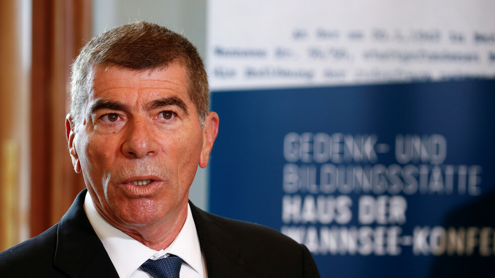 أشكنازي إلى القاهرة غدا بالتزامن مع أنباء عن زيارة رئيس مخابرات مصر إلى إسرائيل