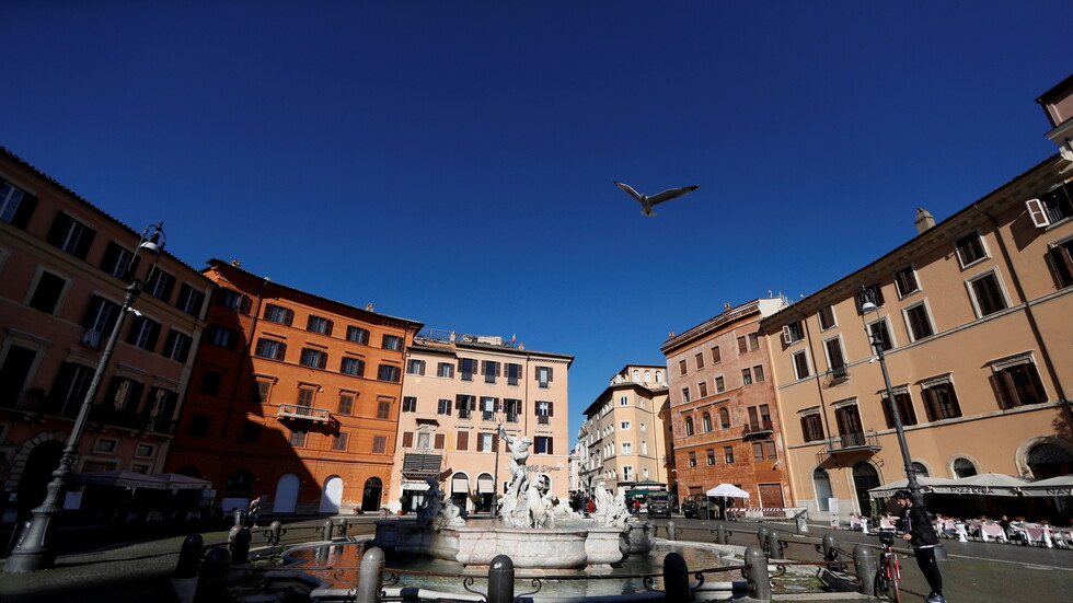 إيطاليا تسجل 3351 إصابة و83 وفاة جديدة بكورونا