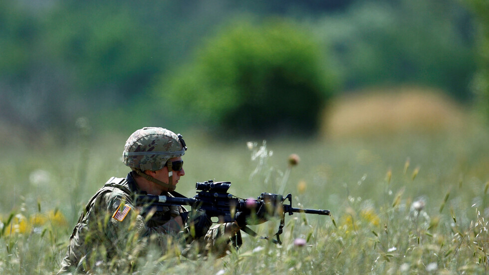 الجنود الأمريكيون "يستولون" على مصنع بلغاري