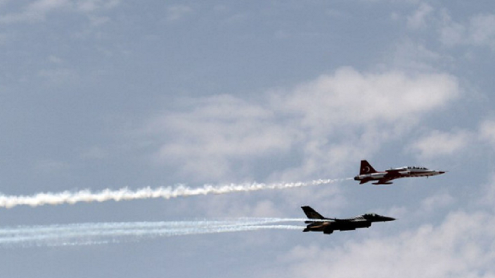 الطيران التركي يقصف مقارا لحزب "العمال الكردستاني" بشمال العراق