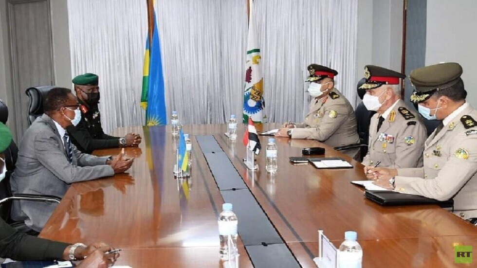 مصر تتفق مع كينيا ورواندا على تطوير التعاون العسكري بينهم وتعزيزه