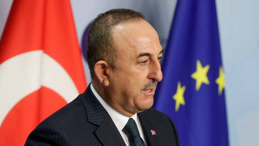 تشاووش أوغلو: على اليونان عدم استخدام الاتحاد الأوروبي ضدنا