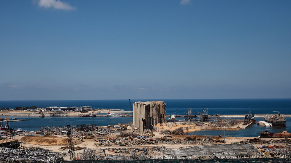 لبنان يتلقى تقريرا فرنسيا بشأن انفجار مرفأ بيروت