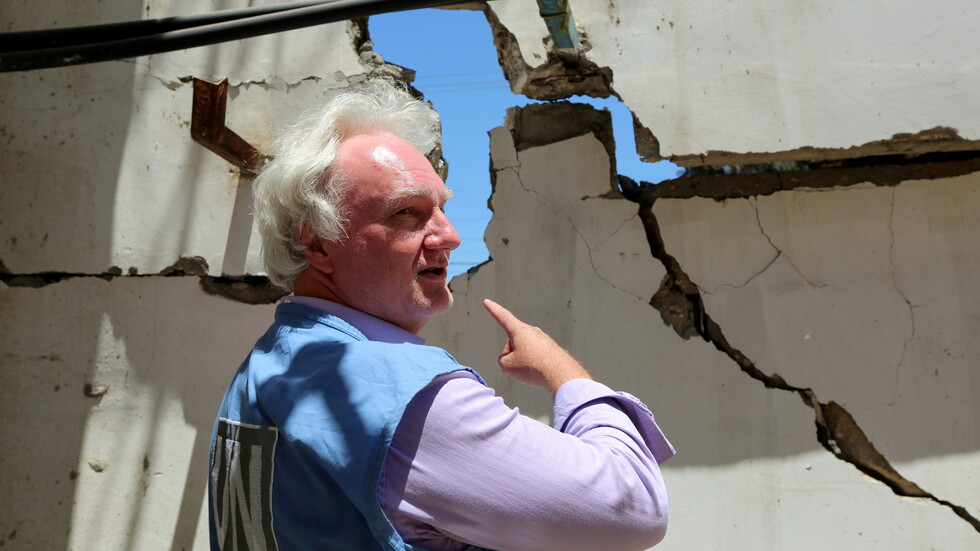 مسيرة لموظفي وكالة "الأونروا" في غزة تنديدا بتصريحات مدير في الوكالة لقناة إسرائيلية