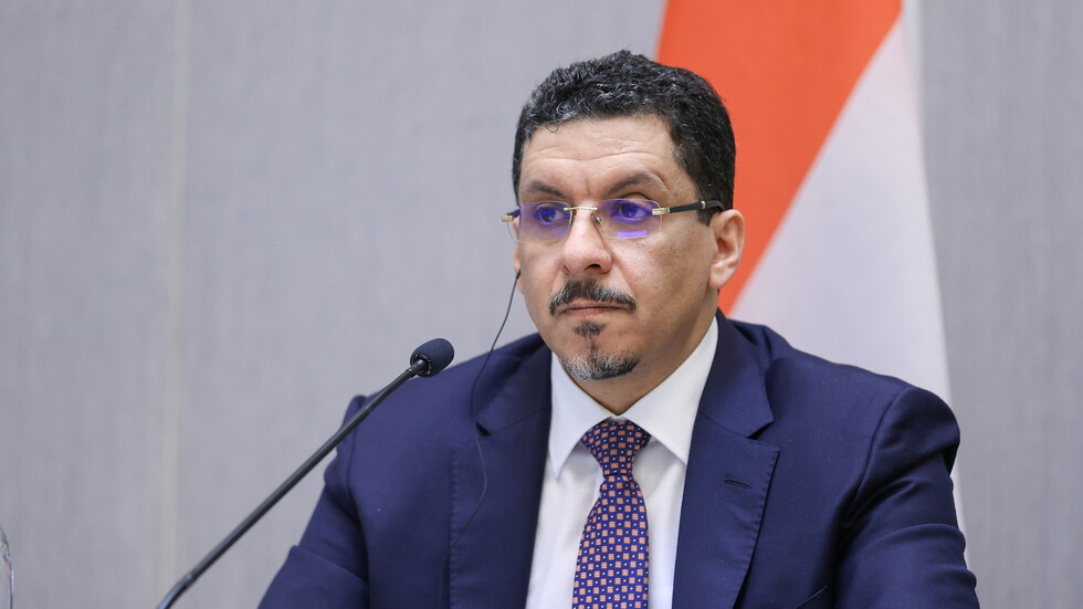 وزير الخارجية اليمني: سمحنا بإدخال كميات من الوقود عبر ميناء الحديدة رغم استمرار خروقات الحوثيين