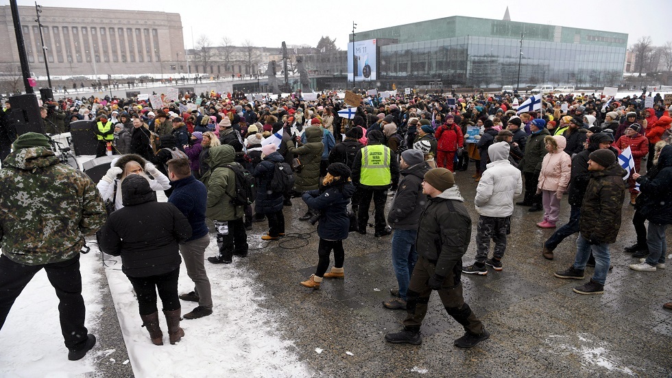 احتجاجات في العاصمة الفنلندية ضد القيود المفروضة بسبب كورونا