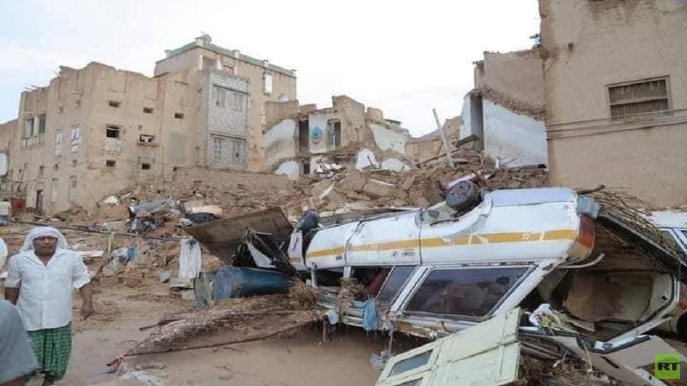 السيول تضرب مدينة تاريخية في اليمن مخلفة أضرارا مادية وبشرية (فيديو + صور)