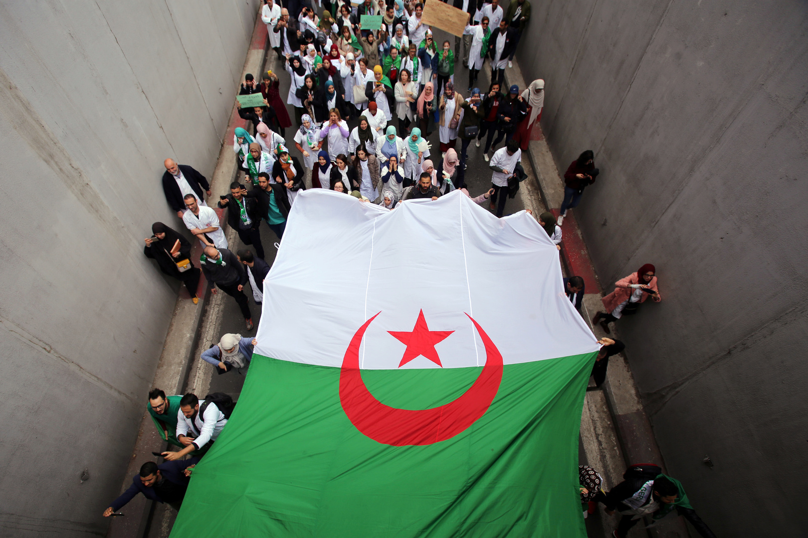 الاتحاد العام للعمال في الجزائر يحذر من دعوات 