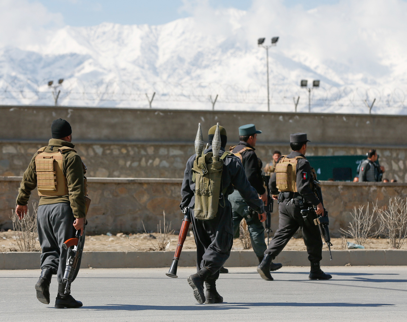 طالبان تسيطر على منطقة قريبة من كابل