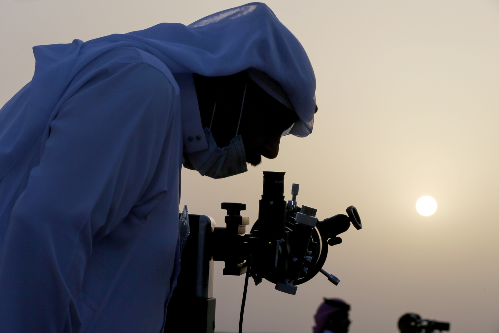المحكمة العليا السعودية تدعو إلى  تحري رؤية هلال شهر شوال