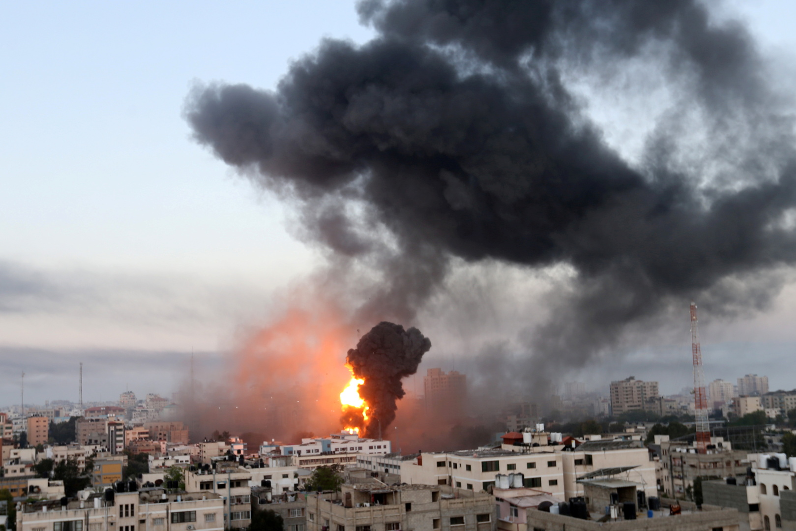 داخلية غزة: الطيران الإسرائيلي دمر مبنى جهاز الأمن الداخلي شمال القطاع