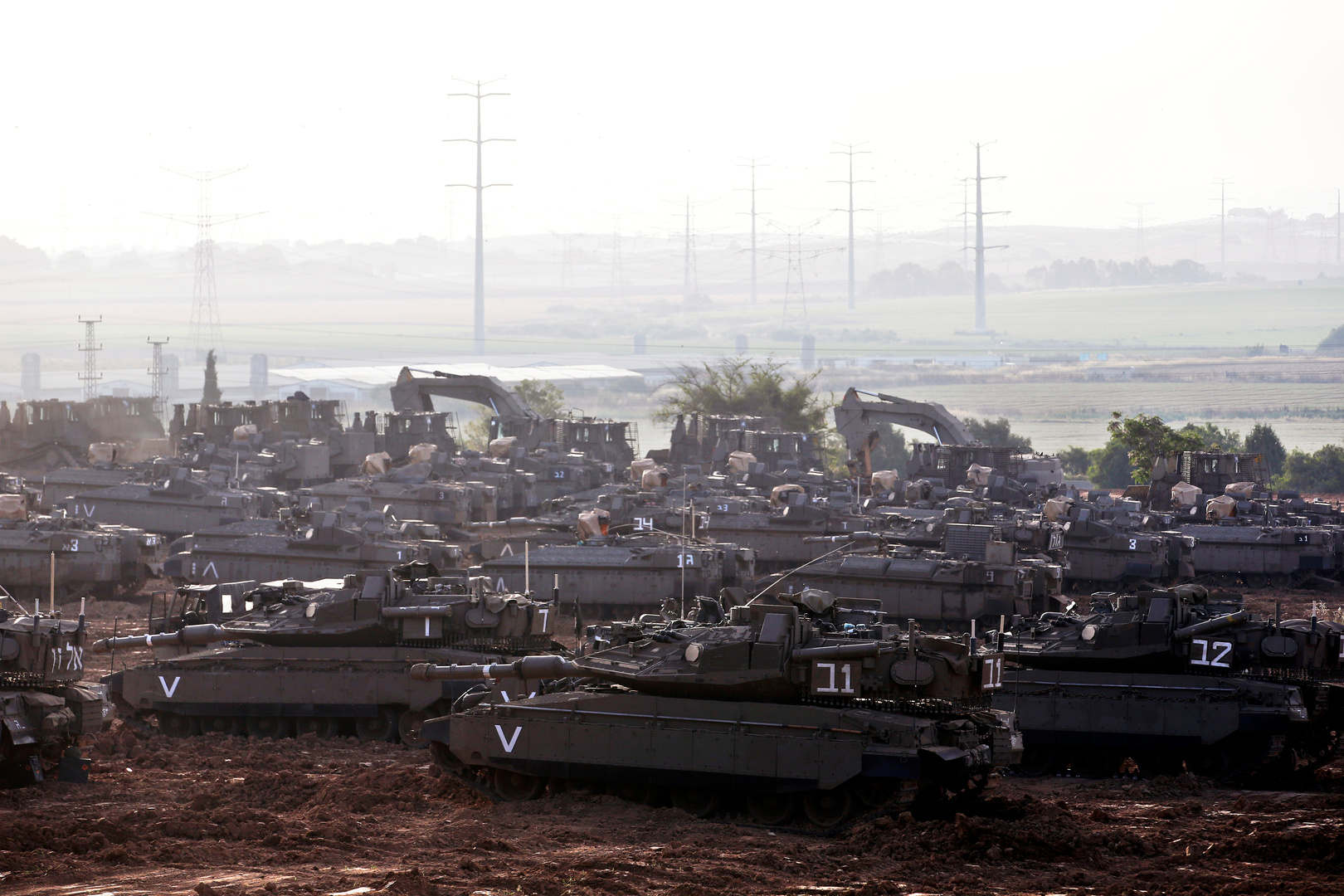 الجيش الإسرائيلي يتبنى اليوم خططا للتدخل البري في غزة