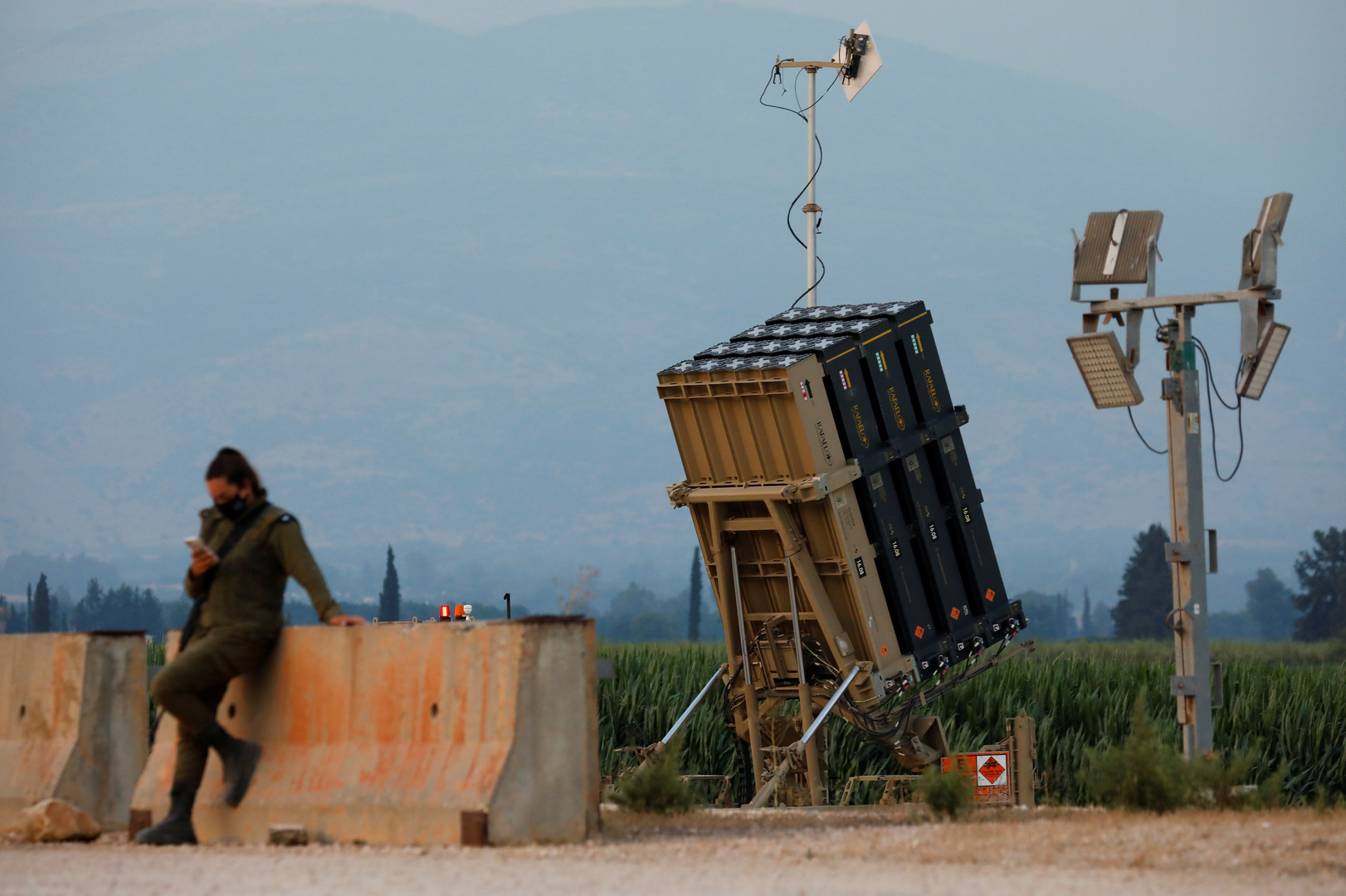 الجيش الإسرائيلي يكشف عدد الصواريخ التي أطلقت من غزة منذ الاثنين الماضي