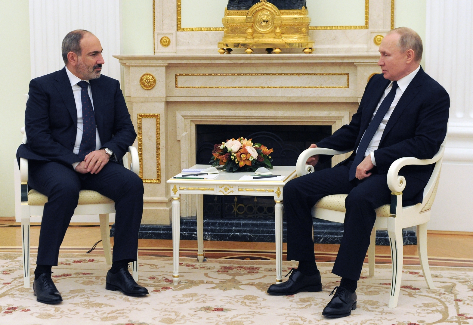بوتين وباشينيان يناقشان الوضع على الحدود بين أرمينيا وأذربيجان