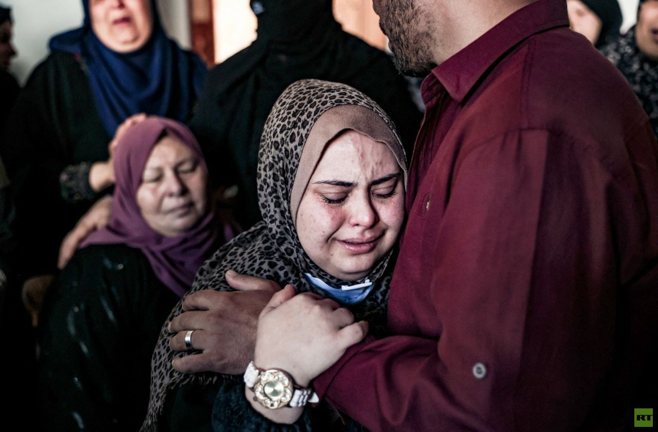 بالصور.. غزة تشيع ضحايا الغارات الإسرائيلية