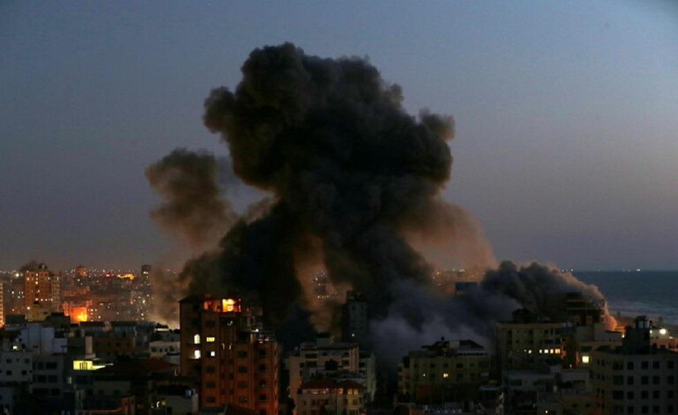 غارات إسرائيلية عنيفة على قطاع غزة والفصائل ترد بقصف المستوطنات بـ200 صاروخ