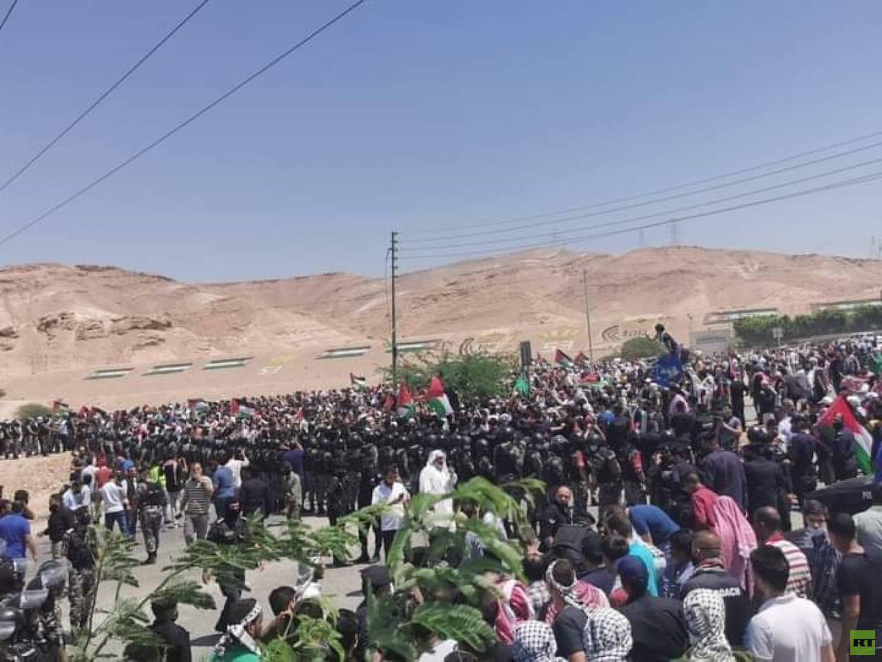 لليوم الثاني.. أردنيون يحتشدون قرب حدود الضفة (فيديو+صور)