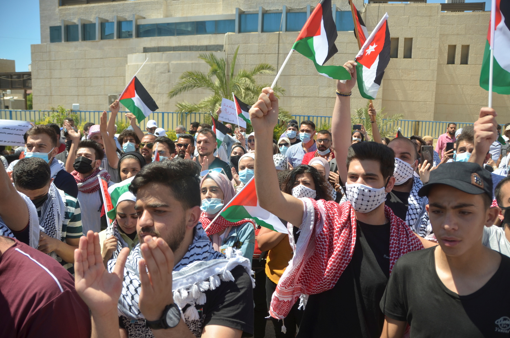 ناشطون أردنيون يدعون للاعتصام أمام السفارة الإسرائيلية في عمان
