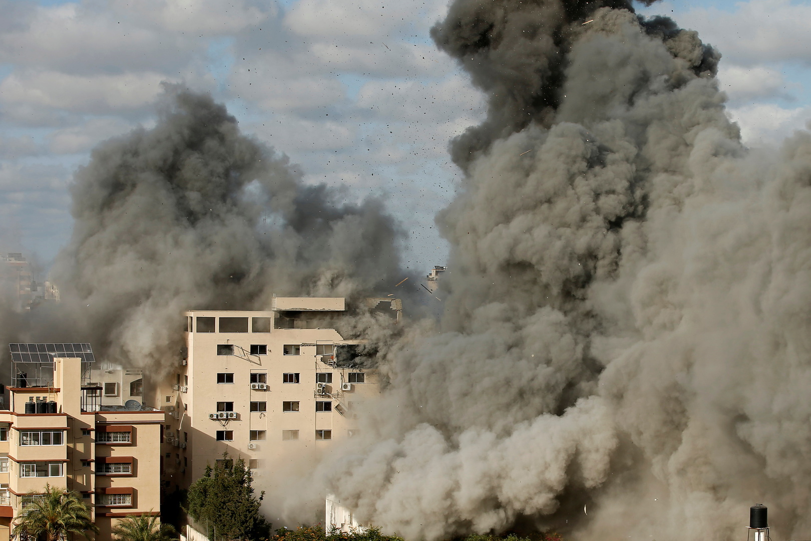 قتيلان و10 جرحى في قصف إسرائيلي عنيف على قطاع غزة
