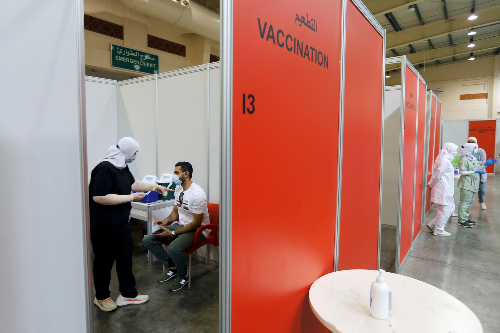 البحرين تتيح التطعيم ضد كورونا للفئة العمرية من 12 إلى 17 عاما