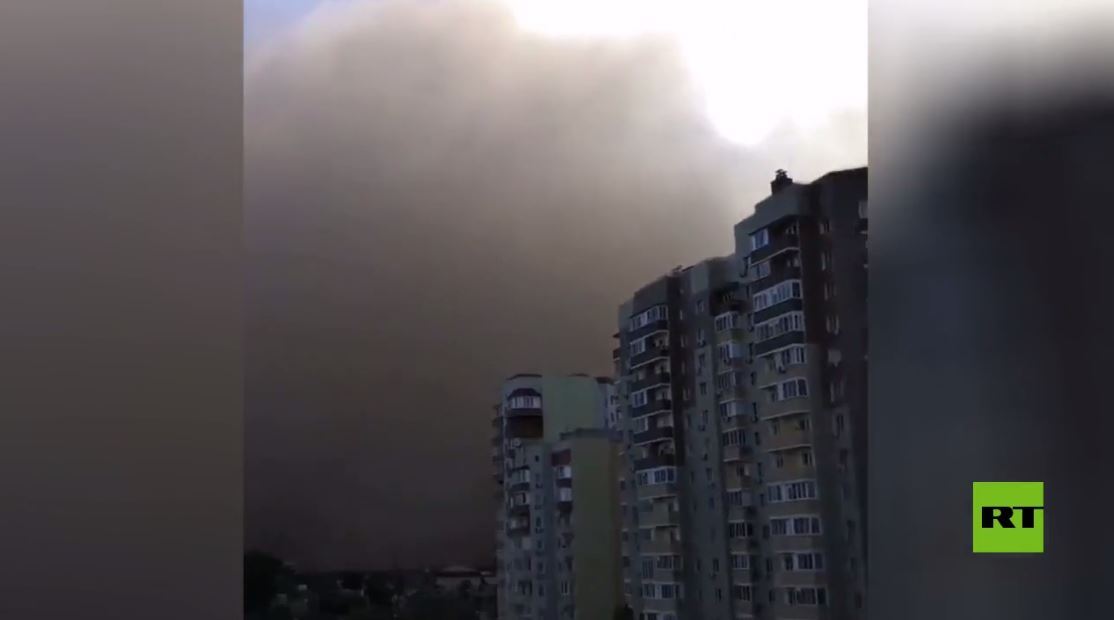 بالفيديو.. عاصفة رملية في أستراخان الروسية