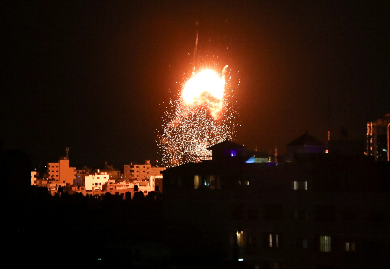 الجيش الإسرائيلي يعلن حصيلة الغارات الجوية هذه الليلة على غزة