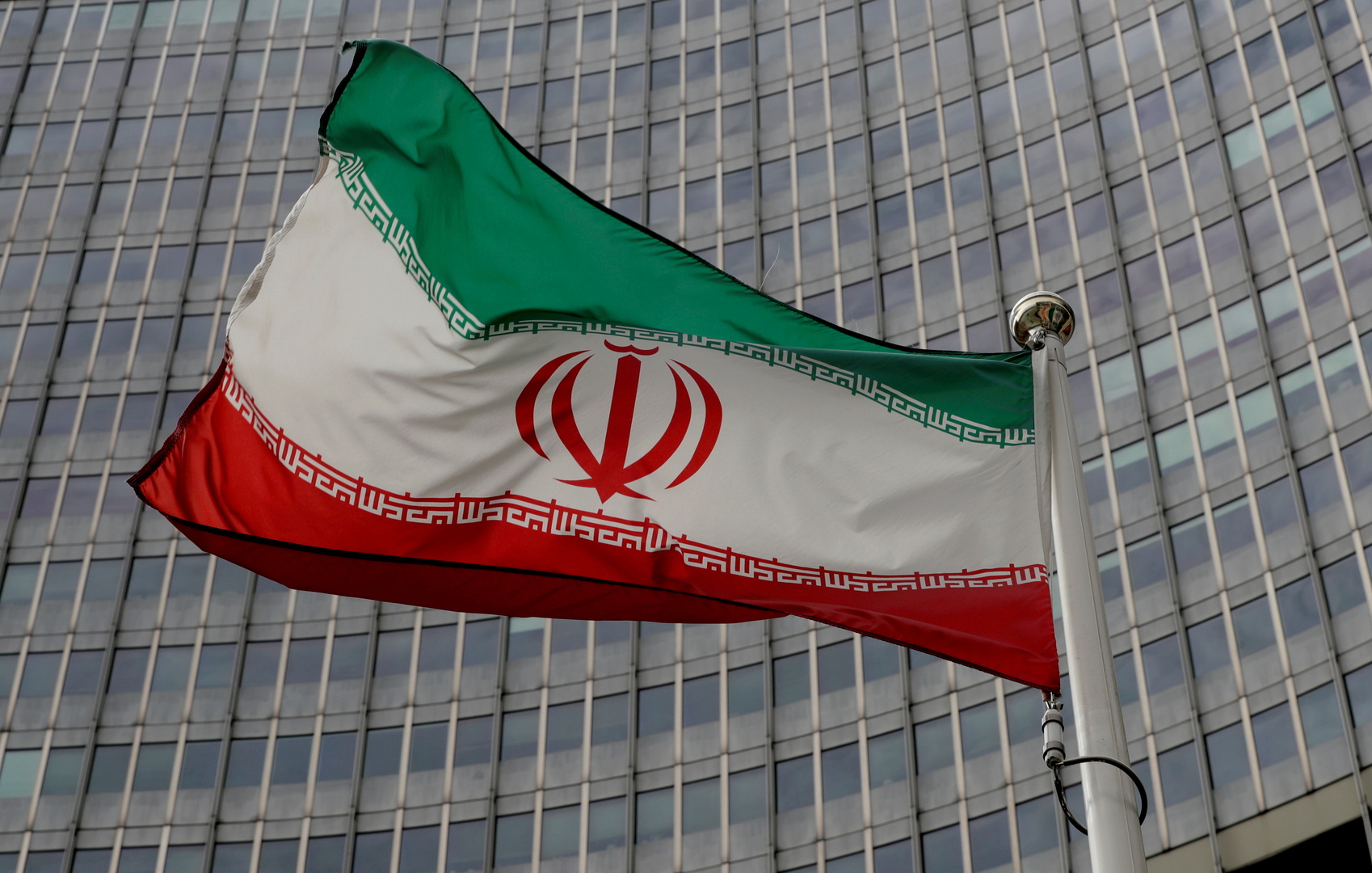 إعلام إيراني: احتمال تمديد التفاهم مع الوكالة الدولية للطاقة الذرية لشهر إضافي