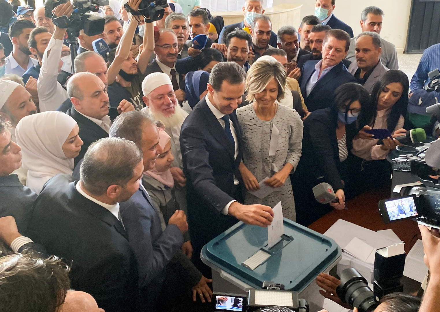الأسد للغرب عقب الإدلاء بصوته في دوما: قيمة آرائكم عن الانتخابات السورية صفر
