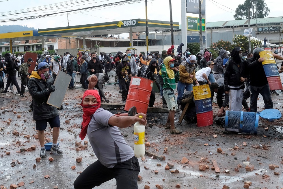 كولومبيا.. مقتل 10 أشخاص في تظاهرات مناهضة للحكومة