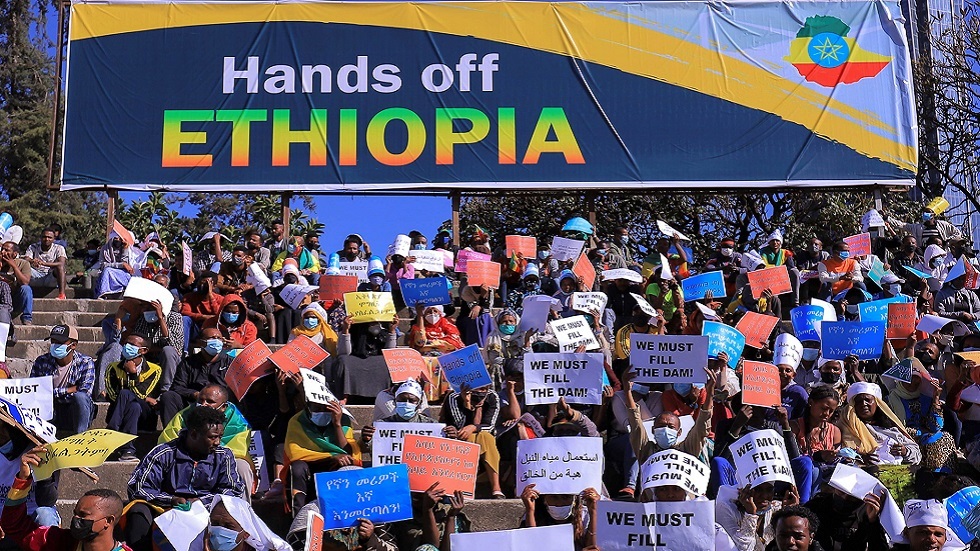إثيوبيا.. تجمع مناصر للحكومة ينتقد الولايات المتحدة