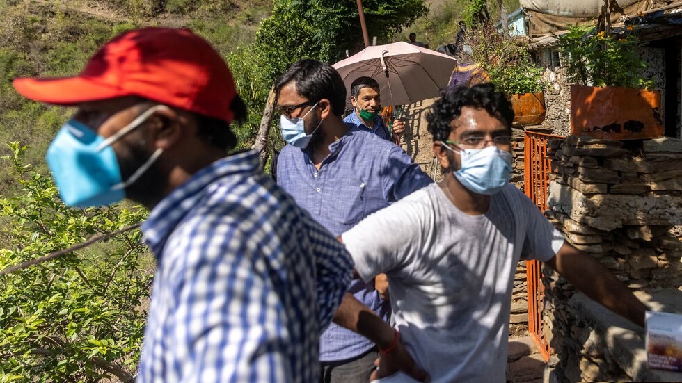 تراجع تدريجي في عدد الإصابات اليومية بكورونا في الهند