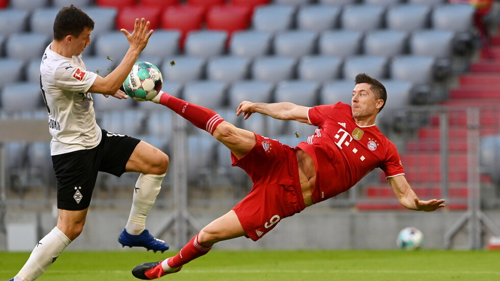 ليفاندوفسكي يتنبأ بمشكلة كبيرة بسبب كثرة المباريات