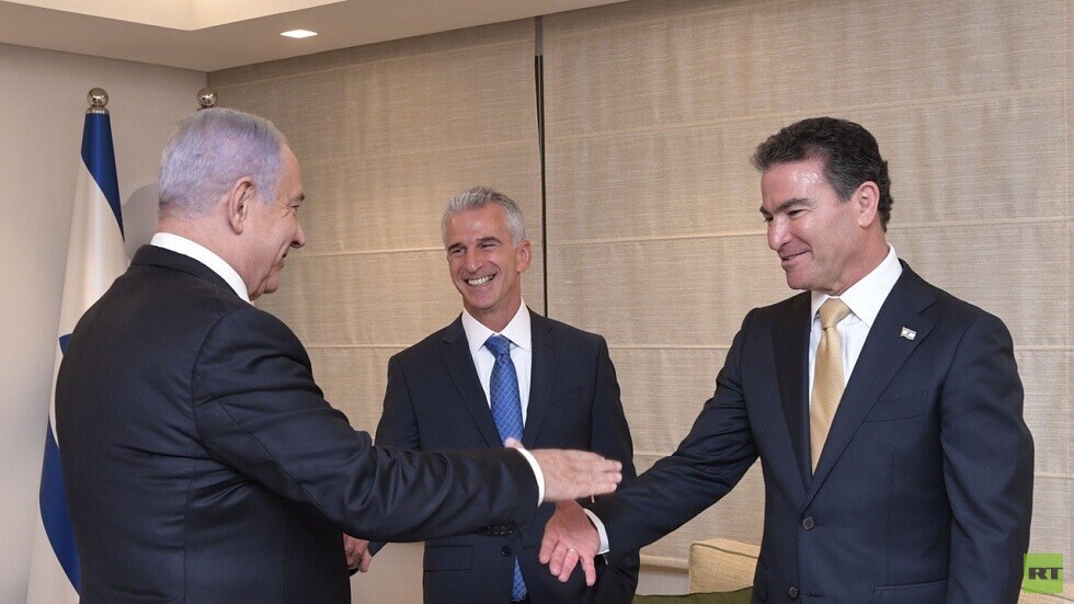 نتنياهو لرئيس الموساد السابق كوهين: ساعدتم إسرائيل على شق الطريق إلى قصور حكام المنطقة