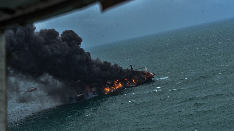 بعد 13 يوما من اندلاعه.. إخماد حريق في سفينة حاويات قبالة سريلانكا