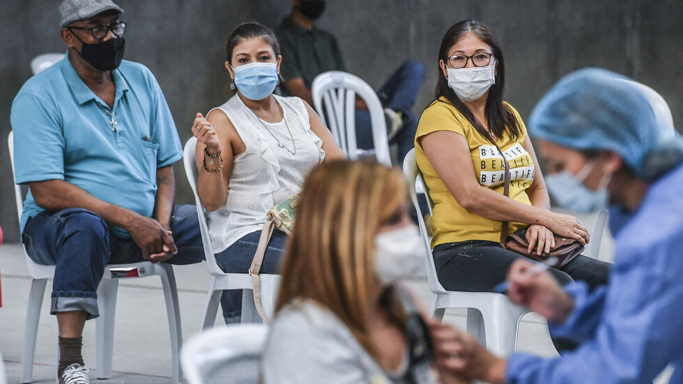 انخفاض معدلات الإصابة والوفيات بكورونا خلال أسبوع