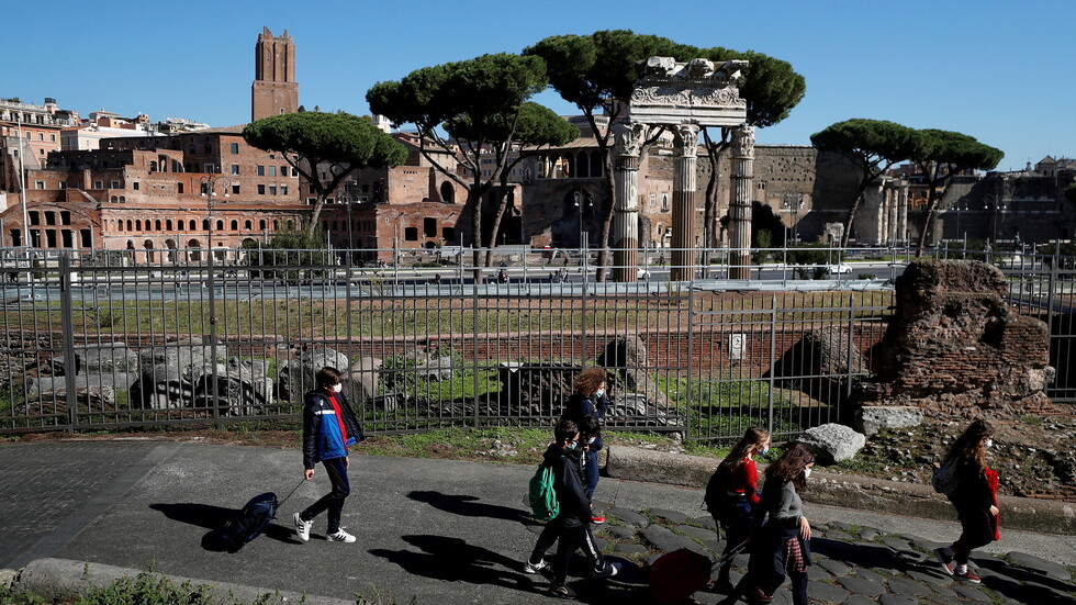 إيطاليا تسجل 2897 إصابة و62 وفاة جديدة بكورونا