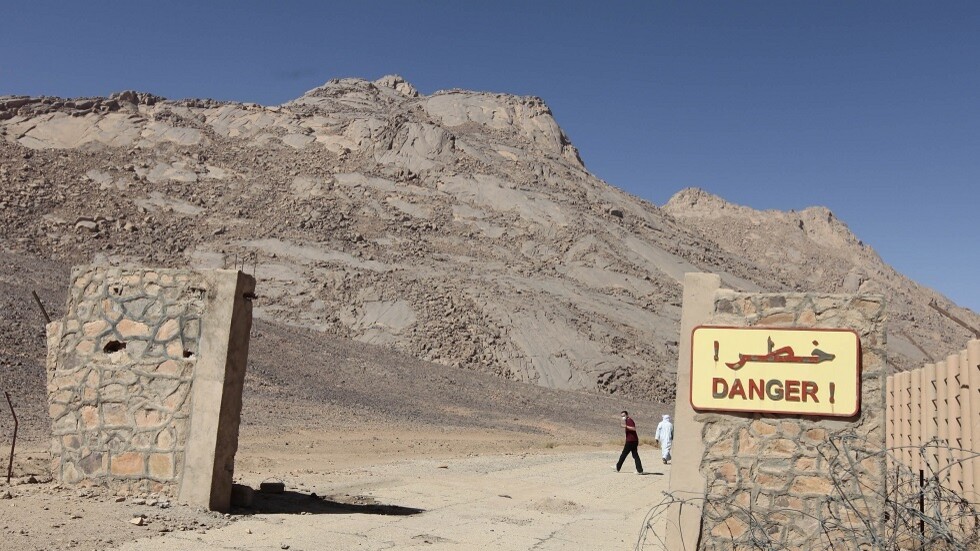 تبون يدعو فرنسا إلى تنظيف مواقع التجارب النووية في الجزائر