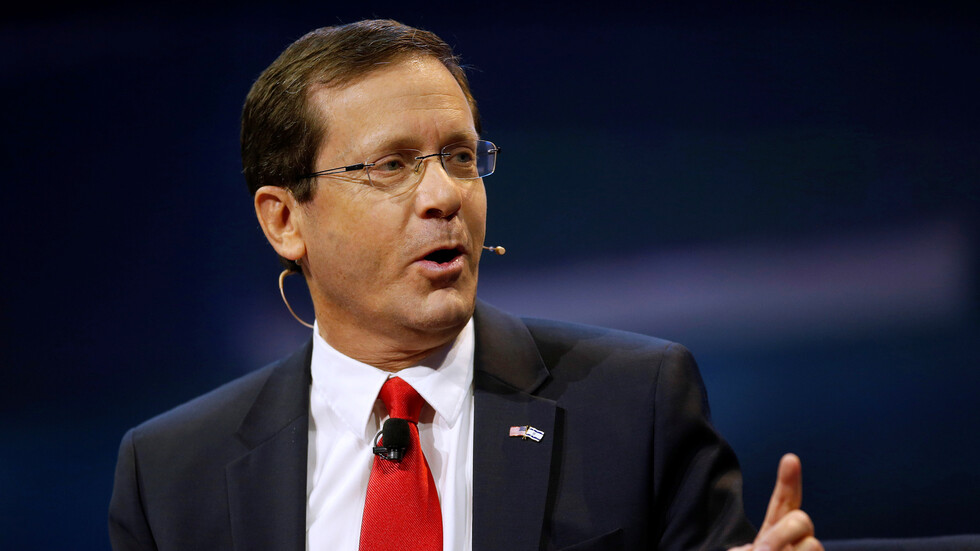 أبوه سبقه للمنصب قبل 38 عاما.. السيرة الذاتية لرئيس إسرائيل الجديد