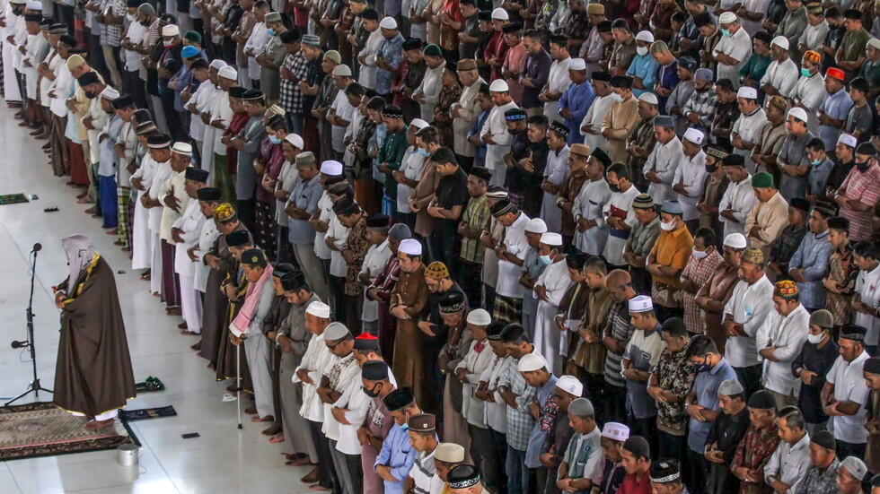 إندونيسيا تلغي رحلات الحج لمواطنيها هذا العام