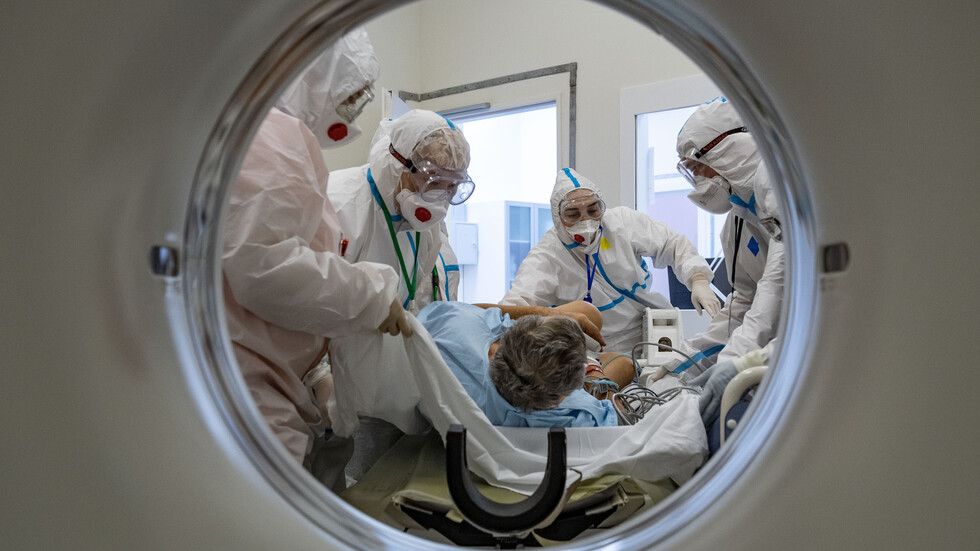 الإصابات اليومية بكورونا في روسيا تلامس الـ9 آلاف والوفيات تحت 400