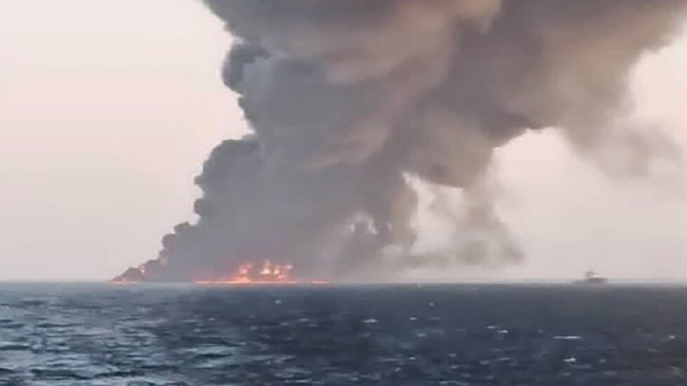 صور أقمار صناعية تظهر هيكل ما كان أكبر سفينة حربية إيرانية