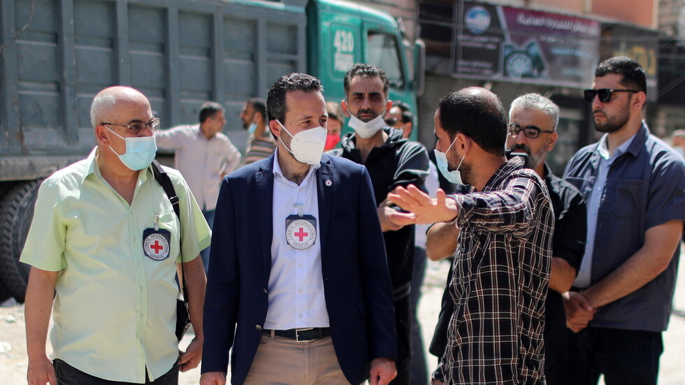 الصليب الأحمر يعلن استعداده للوساطة في تبادل الأسرى بين 