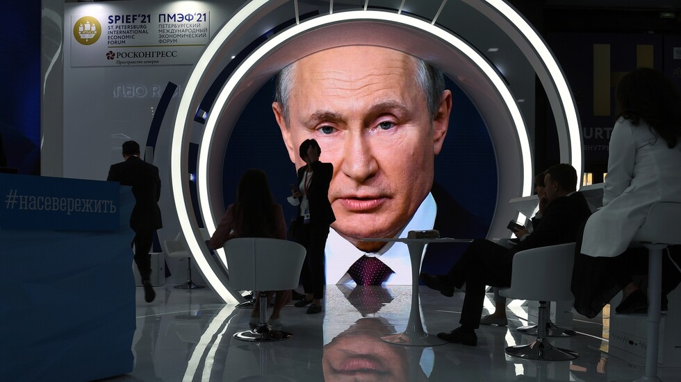 بوتين: الحظر المسيس من قبل بعض الدول على اقتناء لقاحات فعالة قرار سخيف