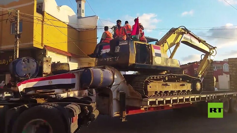 مسيرة للآليات المصرية في شوارع غزة