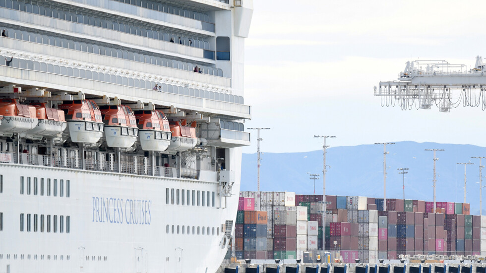 احتجاج يمنع تفريغ سفينة شحن إسرائيلية في ميناء أوكلاند دعما للفلسطينيين