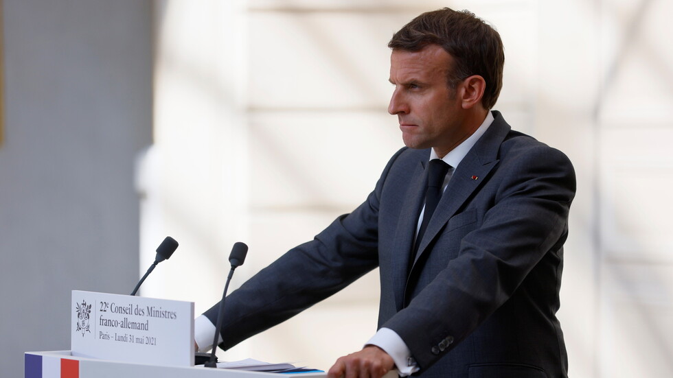 ماكرون يعرب للكاظمي عن دعمه التام لسيادة العراق