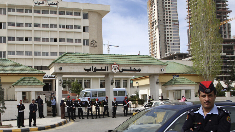 مجلس النواب الأردني يعقد جلسة طارئة للنظر باستقالة العجارمة