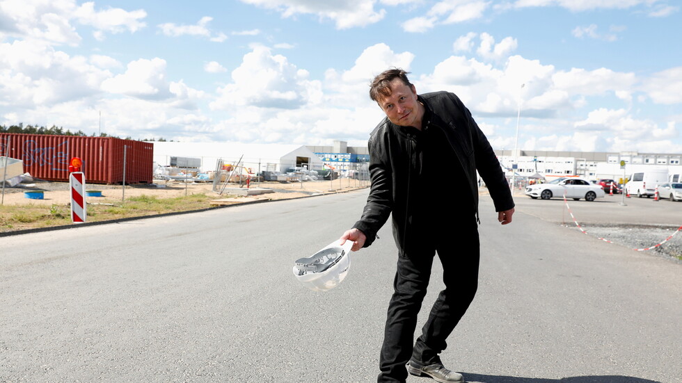 "انتظرنا!".. مجموعة هاكرز تعلن حربا على إيلون ماسك